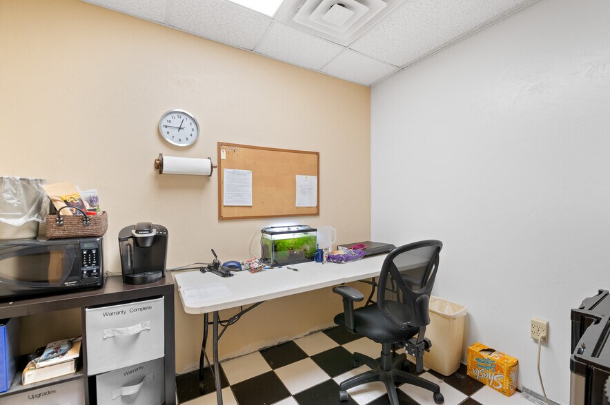 More Photos Of 2543 Babcock Rd, Green Bay Freestanding For Sale