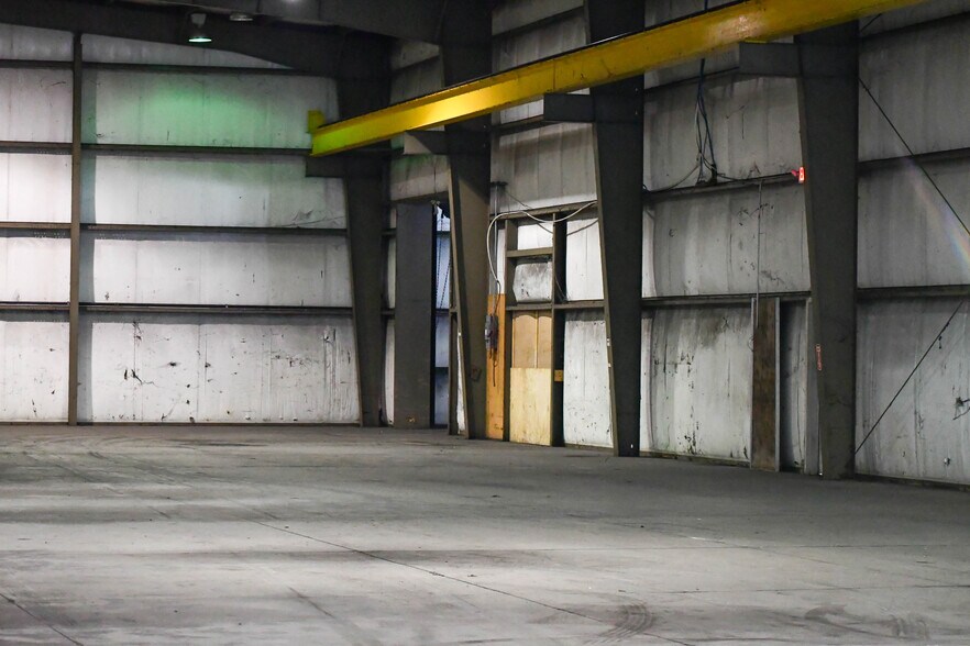 More Photos Of 3000 S 1st St, Clinton Manufacturing For Sale