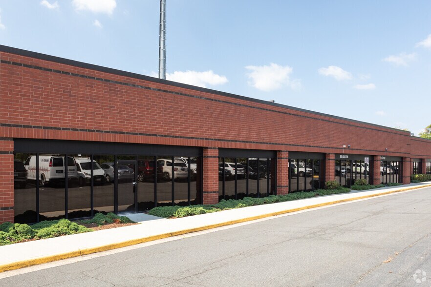 More Photos Of 4511 Daly Dr, Chantilly Light Manufacturing For Lease