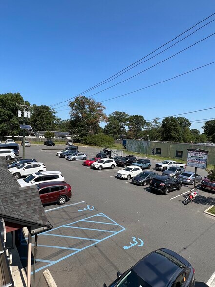 More Photos Of 275 Lincoln Blvd, Middlesex Flex For Lease