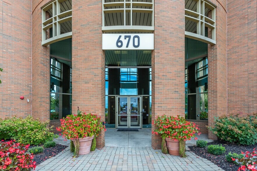 More Photos Of 630 Morrison Rd, Gahanna Unknown For Lease