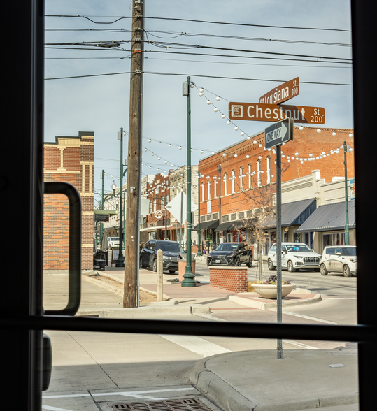 More Photos Of 101 S Chestnut St, McKinney Restaurant For Lease