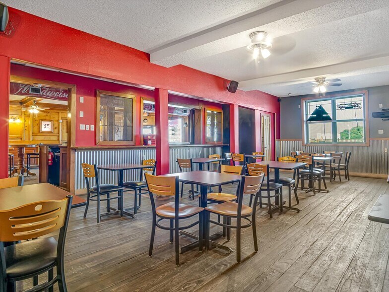 More Photos Of 200 N Main St, Dupo Specialty For Sale