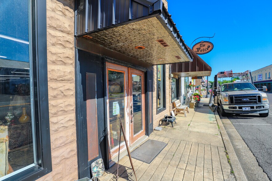 More Photos Of 210 Main St, Hazel Storefront For Sale