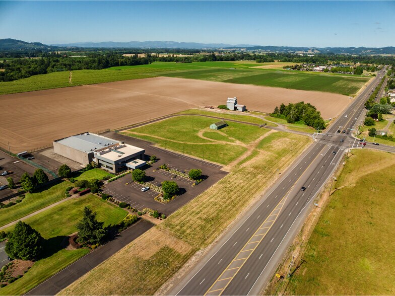 More Photos Of 3330 SE Three Mile Ln, McMinnville Light Manufacturing For Lease