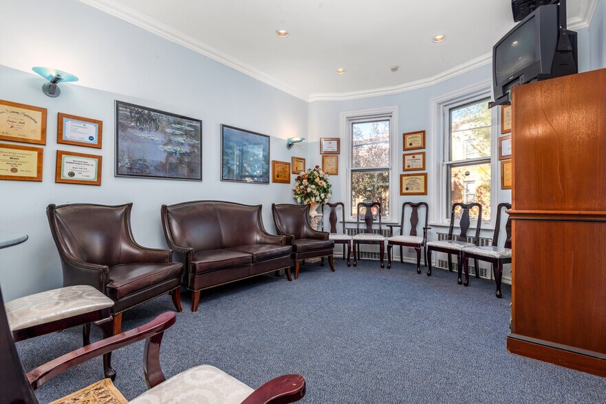 More Photos Of 5918 69th Ave, Ridgewood Office Residential For Lease