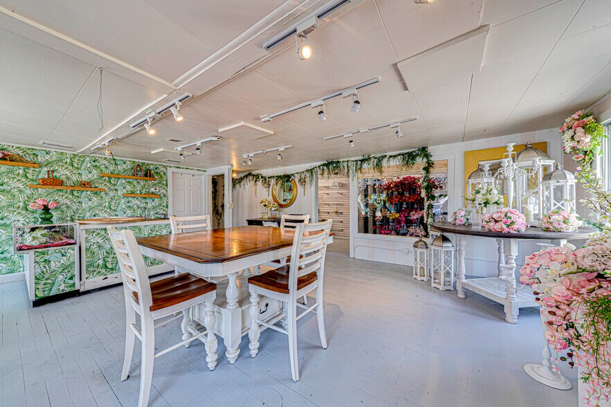 More Photos Of 4404 Edgewater Dr, Orlando Storefront Retail Residential For Sale