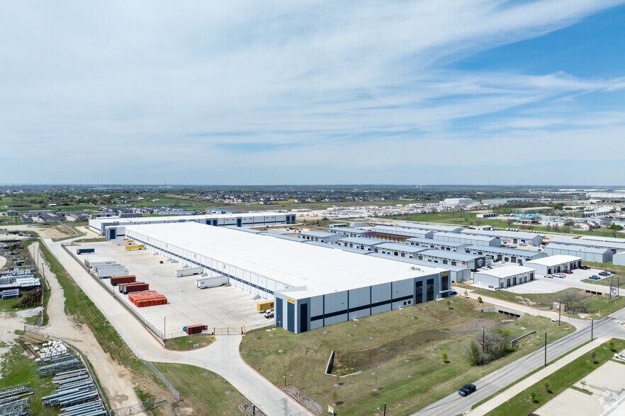 More Photos Of 11085 Harmon Rd, Fort Worth Industrial For Lease