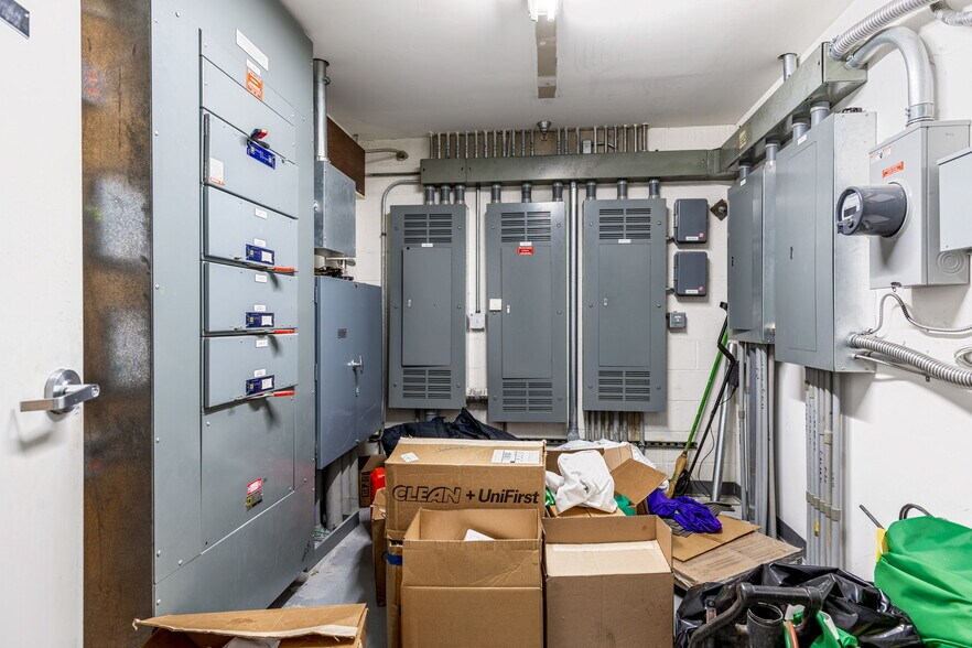 More Photos Of 4631 N Saint Peters Parkway, Saint Charles Flex For Sale