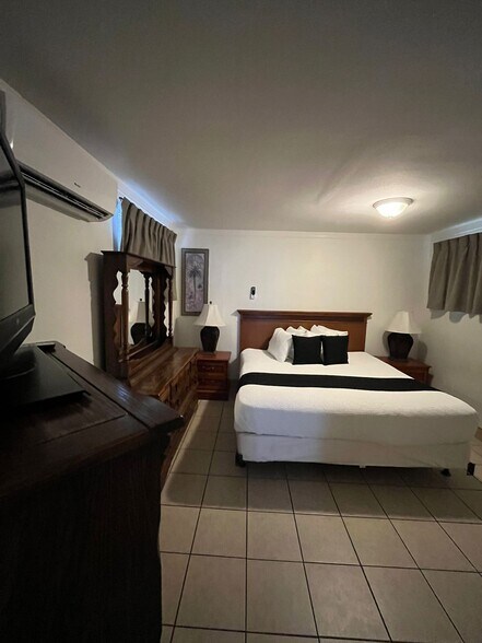 More Photos Of 14711 Gulf Blvd, Madeira Beach Hotel For Sale