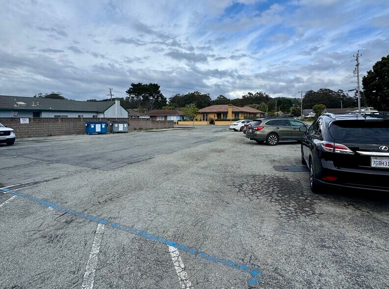 More Photos Of 799 Main St, Half Moon Bay Freestanding For Lease