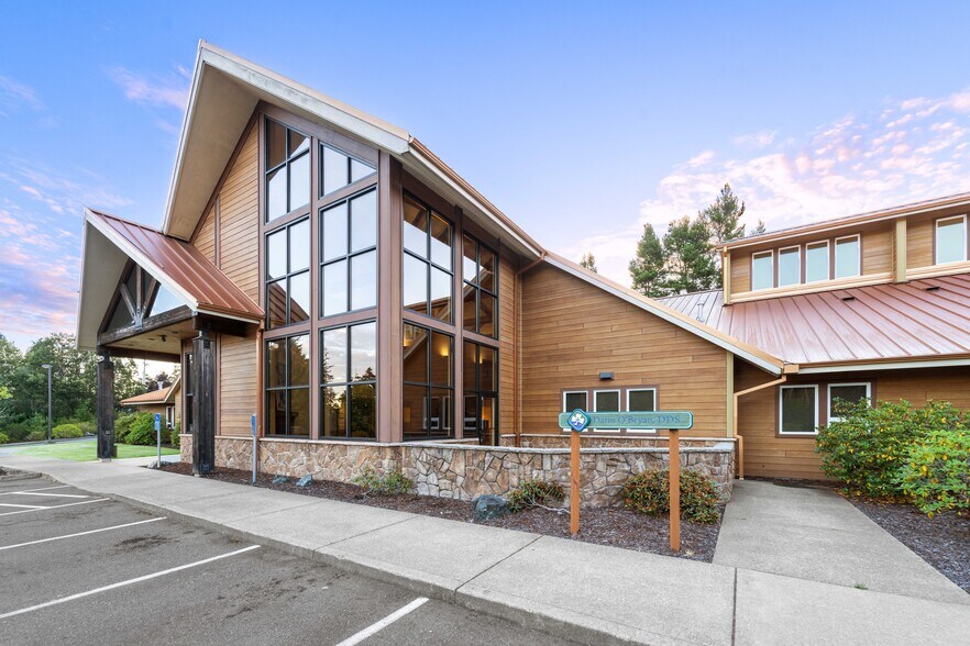 More Photos Of 1963 Thompson Rd, Coos Bay Hospital For Lease