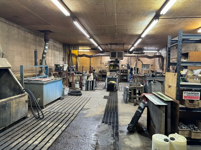 More Photos Of 2105 N 6th St, Wausau General Retail For Lease