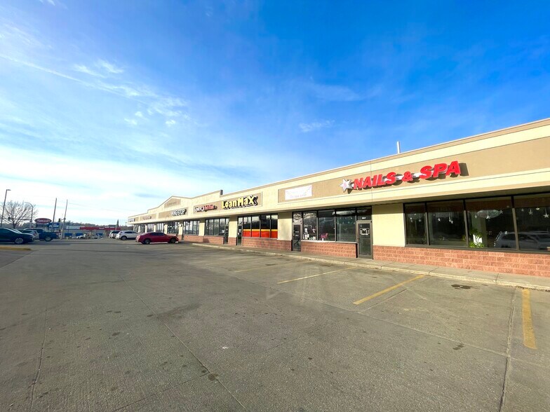 More Photos Of 1901 Hamilton Blvd, Sioux City Storefront For Lease