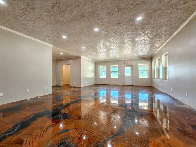 More Photos Of 22000 Main St E, Huntingdon Distribution For Sale