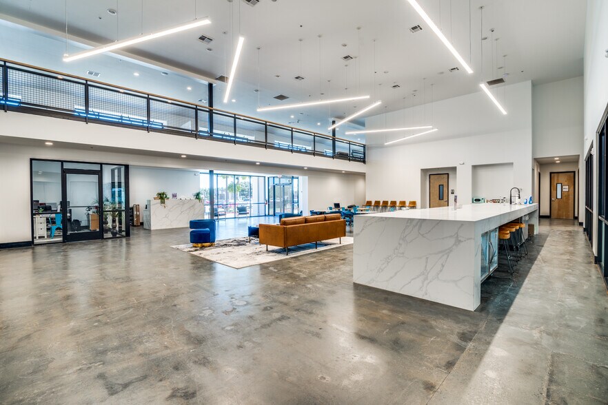 More Photos Of 2661 Midway Rd S, Carrollton Showroom For Lease