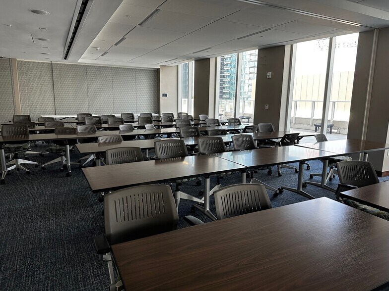 More Photos Of 600 Brickell Ave, Miami Office For Sale