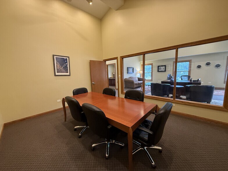 More Photos Of 301 Peterson Rd, Libertyville Medical For Lease