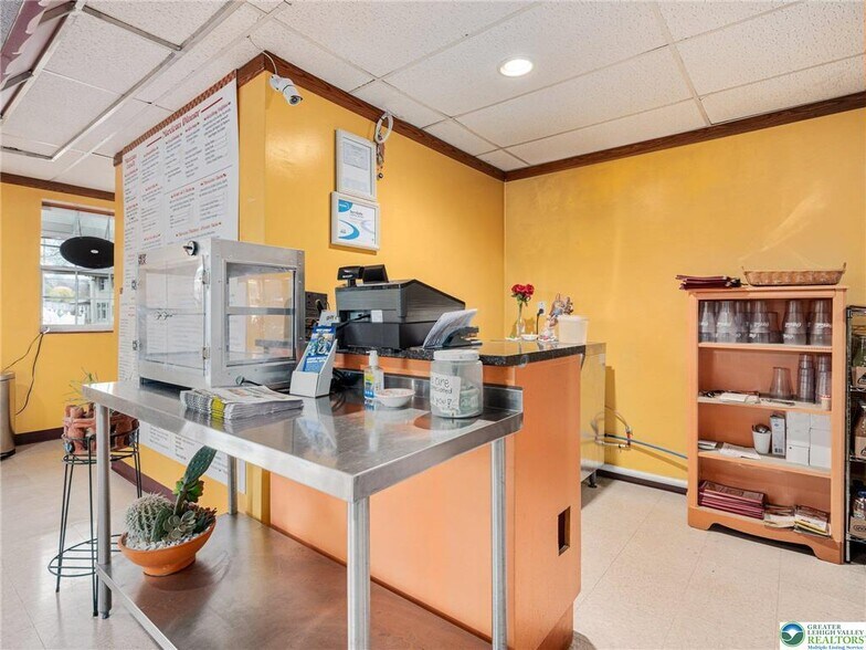 More Photos Of 1463 Limeport Pike, Coopersburg Restaurant For Sale