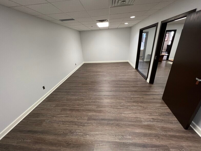 More Photos Of 401-411 S Old Woodward Ave, Birmingham Office Residential For Lease