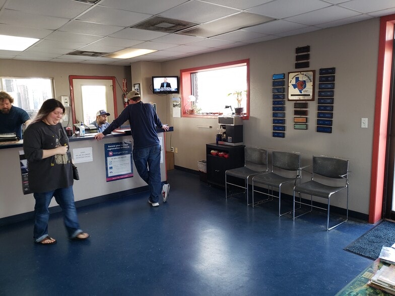 More Photos Of 200 Daniel Moore St, Portland Auto Repair For Sale