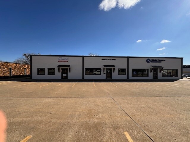 More Photos Of 400-404 N Lynn Riggs Blvd, Claremore Storefront Retail Office For Lease