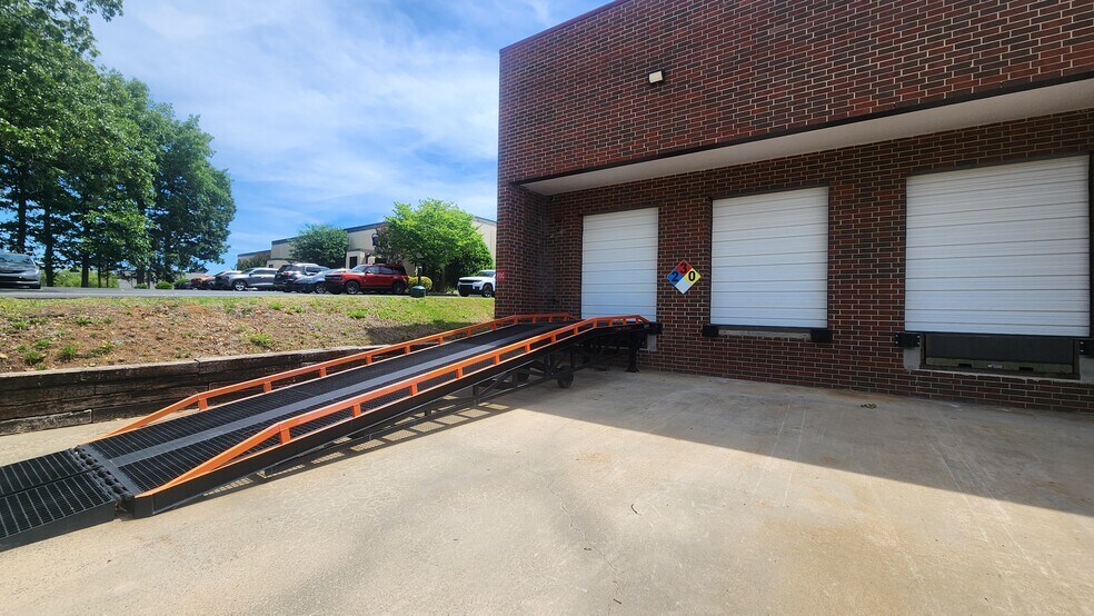 More Photos Of 10725 John Price Rd, Charlotte Warehouse For Lease