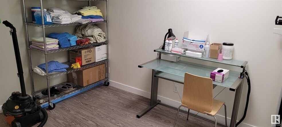 More Photos Of 7609 109th St NW, Edmonton Medical For Sale