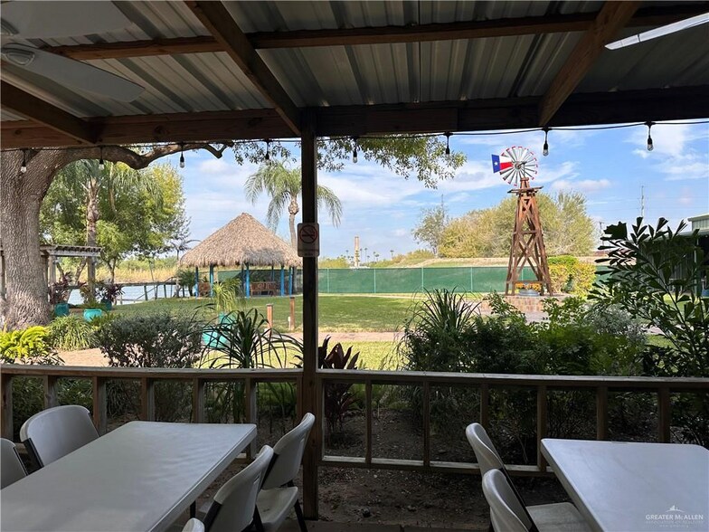 More Photos Of 214 E Chimney Rd, Mission Restaurant For Sale