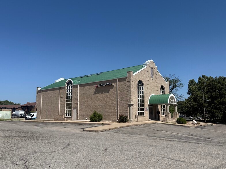 More Photos Of 2251 N Woodlawn Blvd, Wichita Medical For Sale