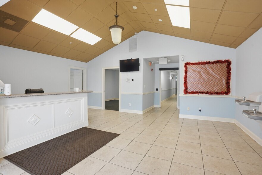 More Photos Of 9478 Winding Way Ln, Jonesboro Office For Sale