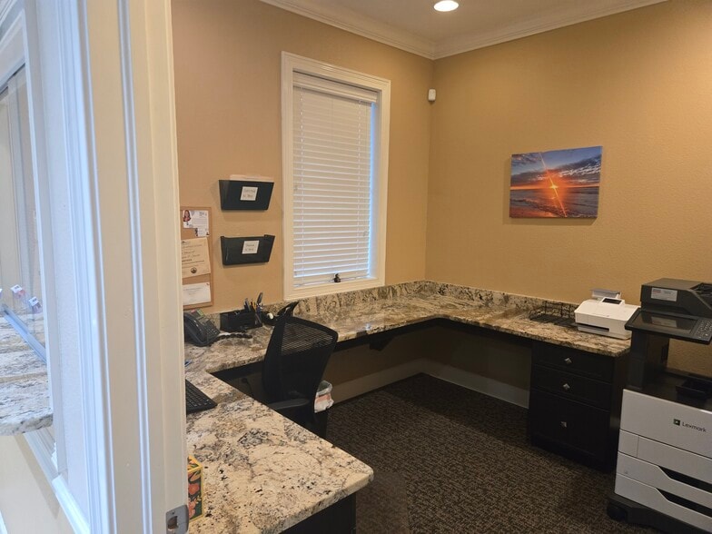 More Photos Of 6314-6324 S US 301, Riverview Office For Lease
