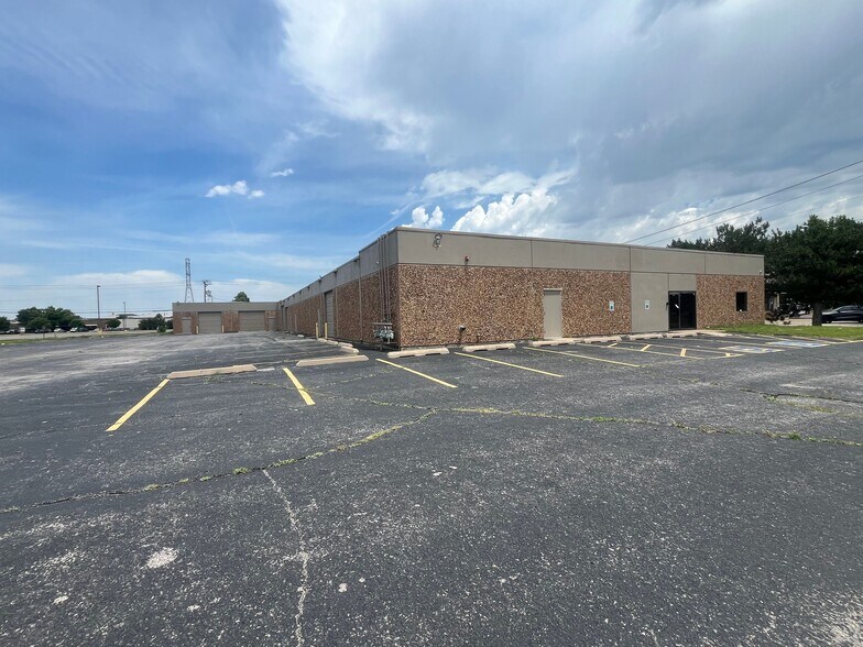 More Photos Of 4219 Charter Ave, Oklahoma City Distribution For Lease