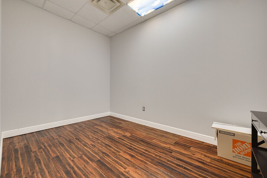 More Photos Of 1033 West Bay Dr, Largo Office For Lease