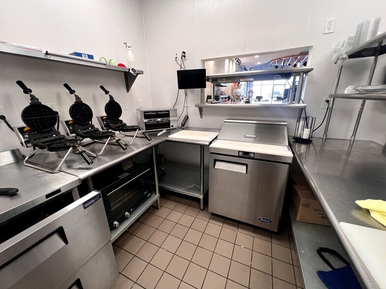 More Photos Of 11565 Theatre Dr, Champlin Unknown For Lease