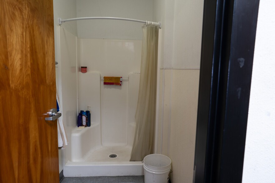 More Photos Of 3048 Aukele St, Lihue Warehouse For Sale