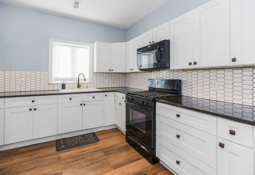More Photos Of 1022 19th St, Kansas City Office Residential For Sale