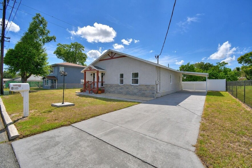 More Photos Of 208 Center St, Auburndale Office For Sale