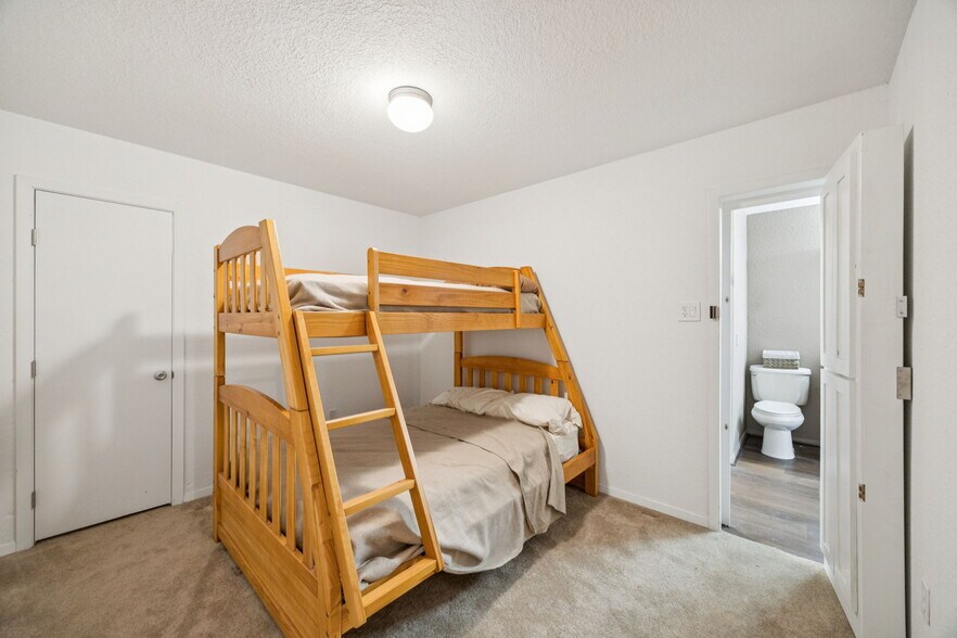 More Photos Of 930 Aviator Dr, Fort Worth Specialty For Sale