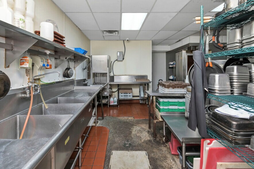 More Photos Of 300 State St, West Columbia Restaurant For Sale