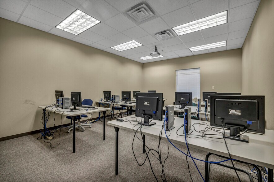 More Photos Of 10601 Pecan Park Blvd, Austin Office For Sale