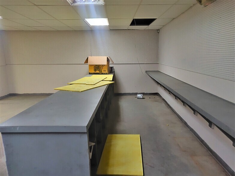 More Photos Of 188 Smith St, Poughkeepsie Service For Lease