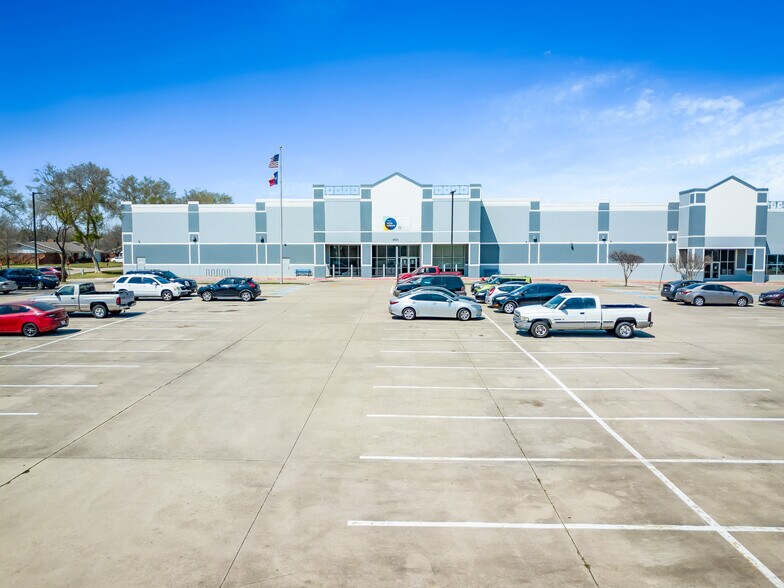 More Photos Of 8555 Airport Fwy, North Richland Hills Office For Sale