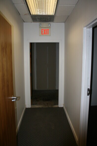 More Photos Of 8390 Terminal Rd, Lorton Warehouse For Lease