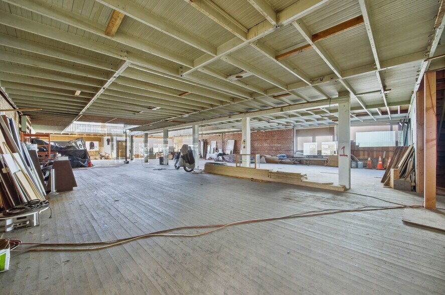 More Photos Of 104 Spruce St E, Ilwaco General Retail For Sale