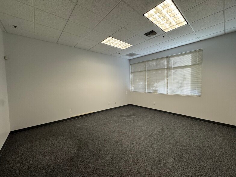 More Photos Of 4801 Calloway Dr, Bakersfield Office For Sale