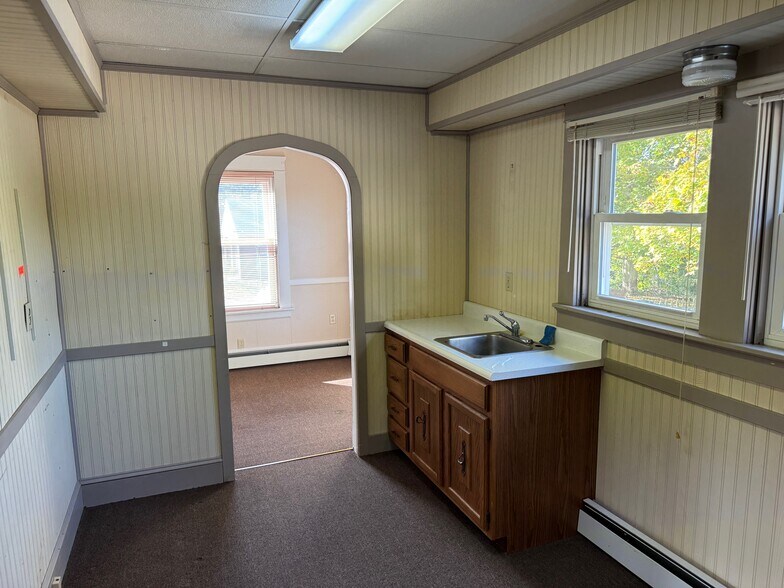 More Photos Of 1567 Centerville Rd, Warwick Office For Sale