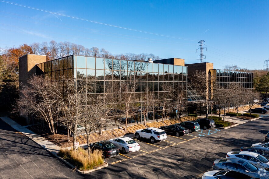 More Photos Of 300 E Long Lake Rd, Bloomfield Hills Office For Lease