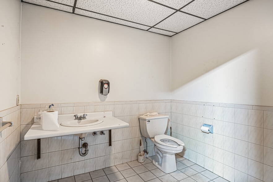 More Photos Of 165 Carmelinas Cir, Ludlow Industrial For Lease