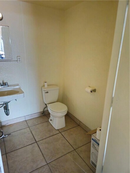 More Photos Of 536 W Mountain View Ave, La Habra Warehouse For Sale